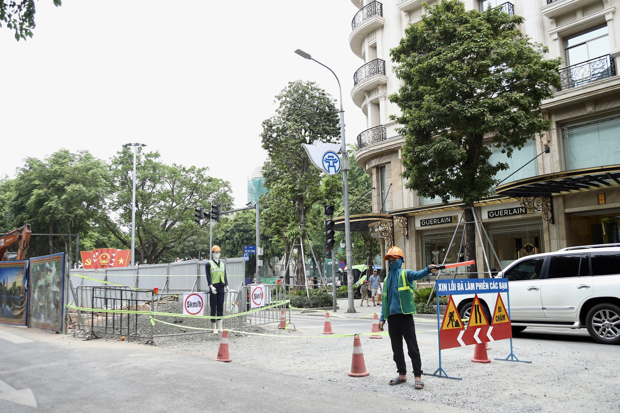 img2393-17776978617711184969818 Hà Nội rào chắn loạt tuyến phố trung tâm để thi công chống ngập úng- Ảnh 2.