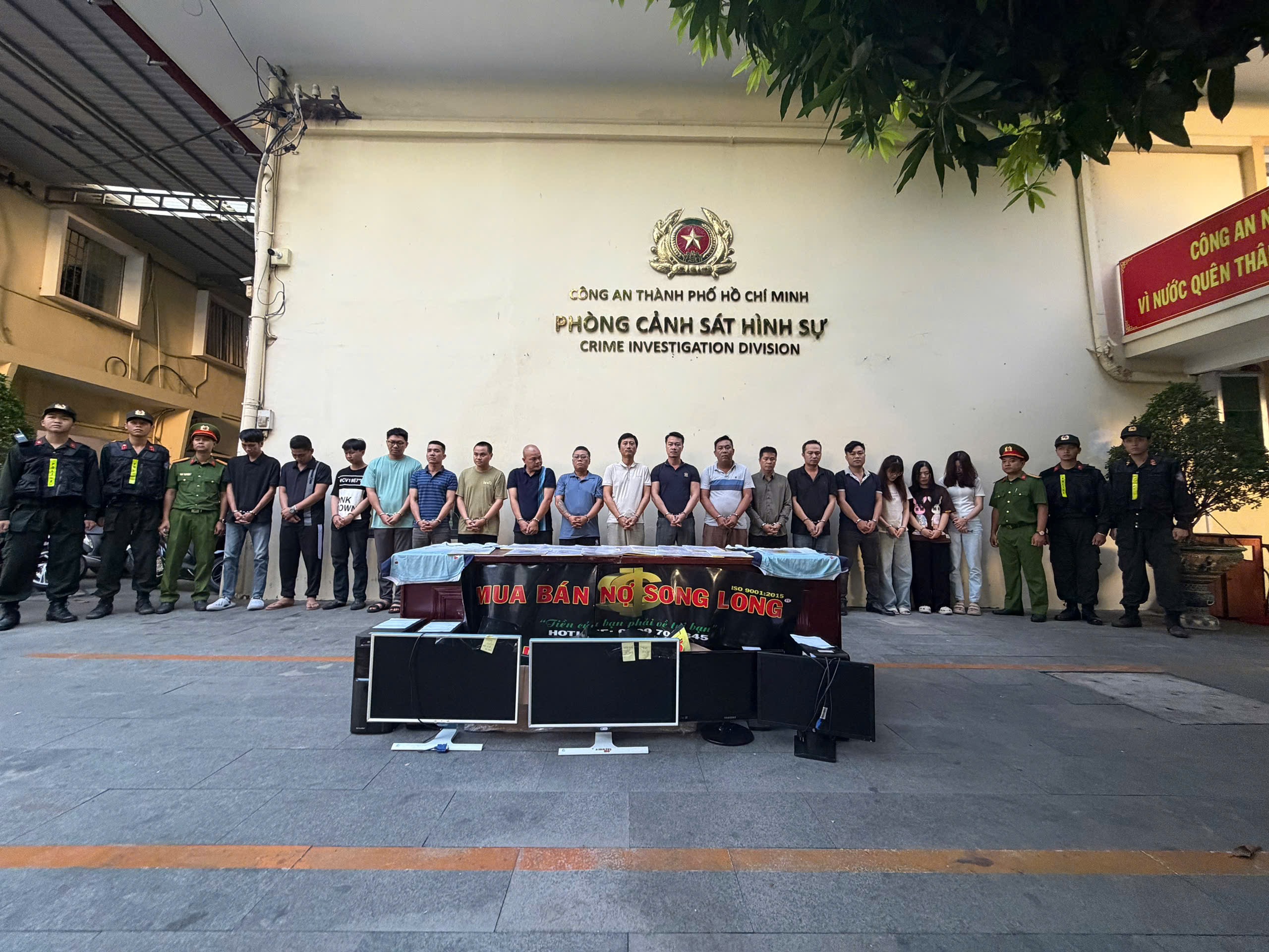 img7681-17799416886871667674567 Băng nhóm đòi nợ xã hội đen núp bóng công ty 'mua bán nợ’ thu hơn 100 tỷ đồng sa lưới- Ảnh 2.