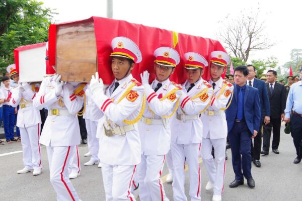 Đất mẹ đón 28 hài cốt liệt sĩ hy sinh tại chiến trường Lào trở về