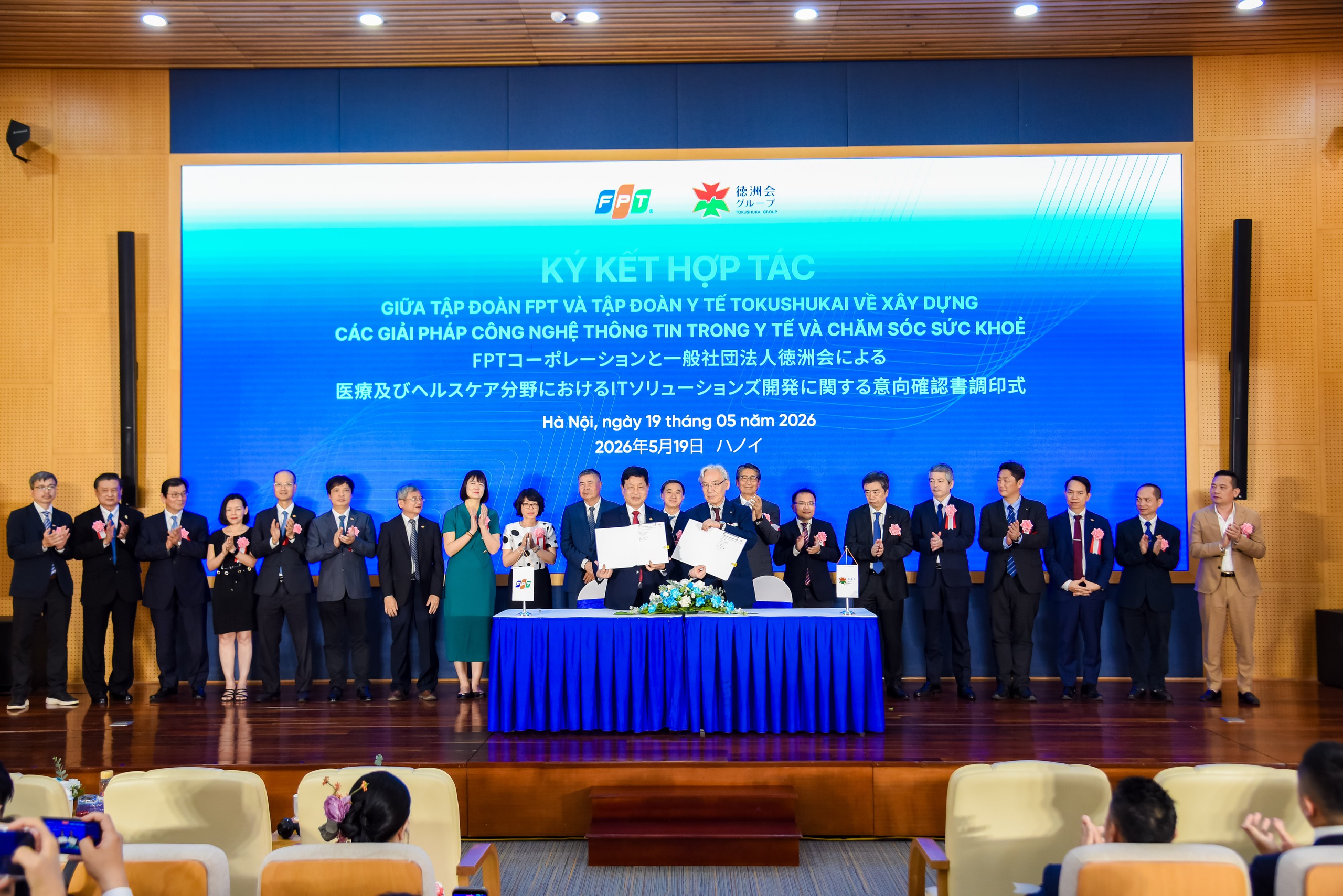 lanh-dao-fpt-va-tap-doan-y-te-tokushukai-bat-tay-hop-tac-17791984532021482679147 Thứ trưởng Trần Văn Thuấn: Thành công của y tế số phải được đo bằng chất lượng phục vụ người bệnh- Ảnh 3.