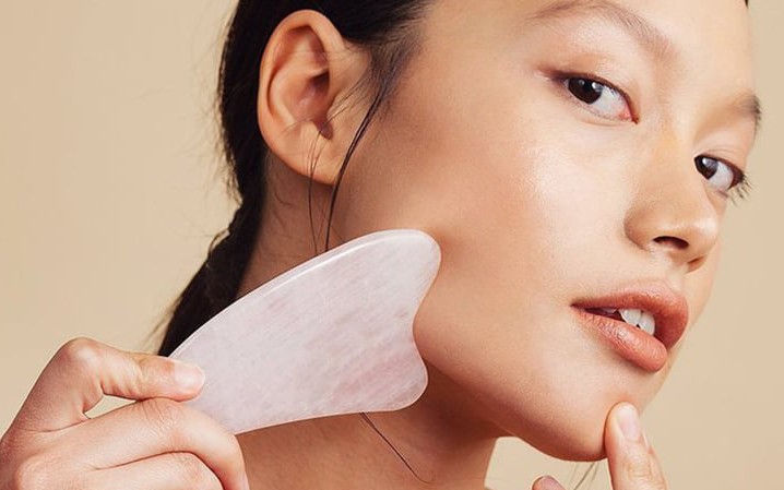 massage-1-17694128497042113587747-0-38-449-756-crop-17694130676731444867590 Trẻ lại 5 tuổi nhờ thói quen massage hệ bạch huyết 10 phút mỗi tối