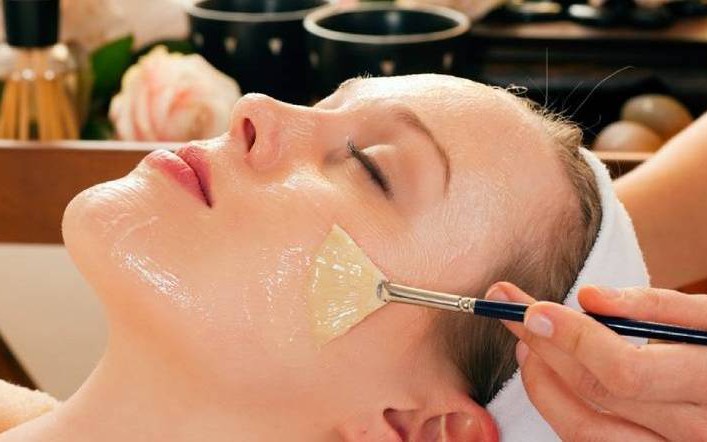 Bí quyết "trẻ hóa tức thì" với mặt nạ lòng trắng trứng và nước cốt chanh
