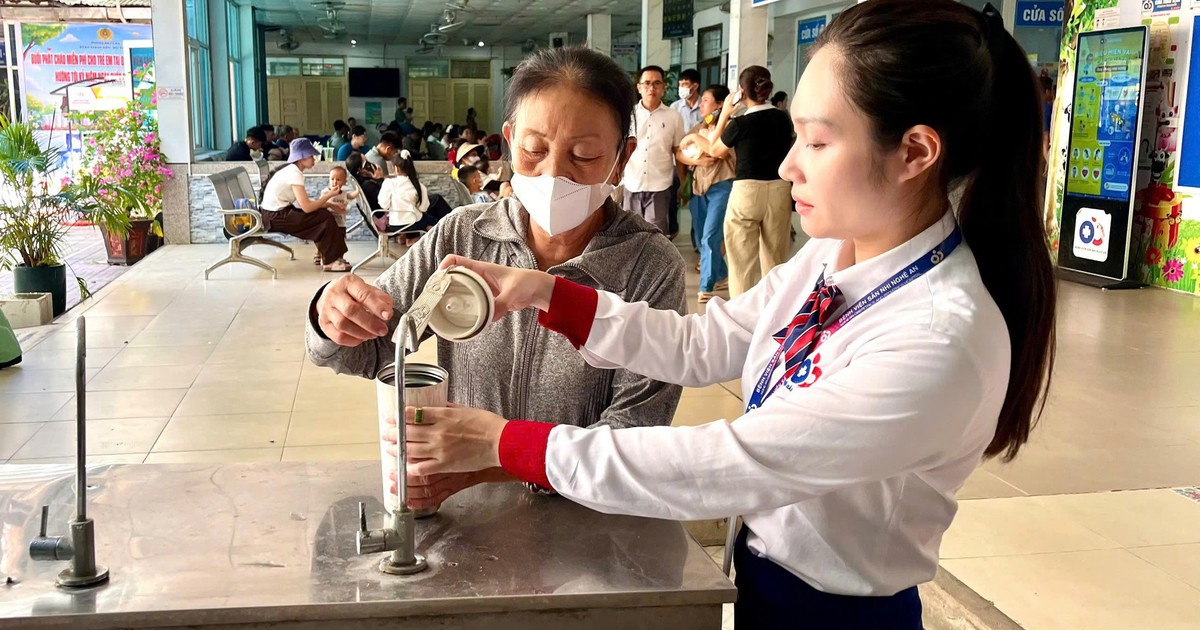 Nắng nóng hơn 40 độ C, bệnh viện tăng cường chống nóng cho người bệnh