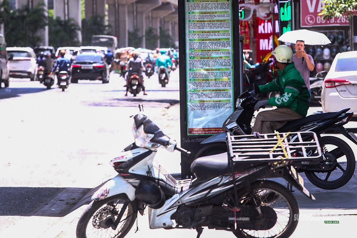 Người lao động nhọc nhằn mưu sinh dưới nắng như đổ lửa- Ảnh 9.