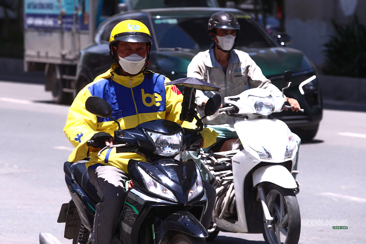 Người lao động nhọc nhằn mưu sinh dưới nắng như đổ lửa- Ảnh 10.