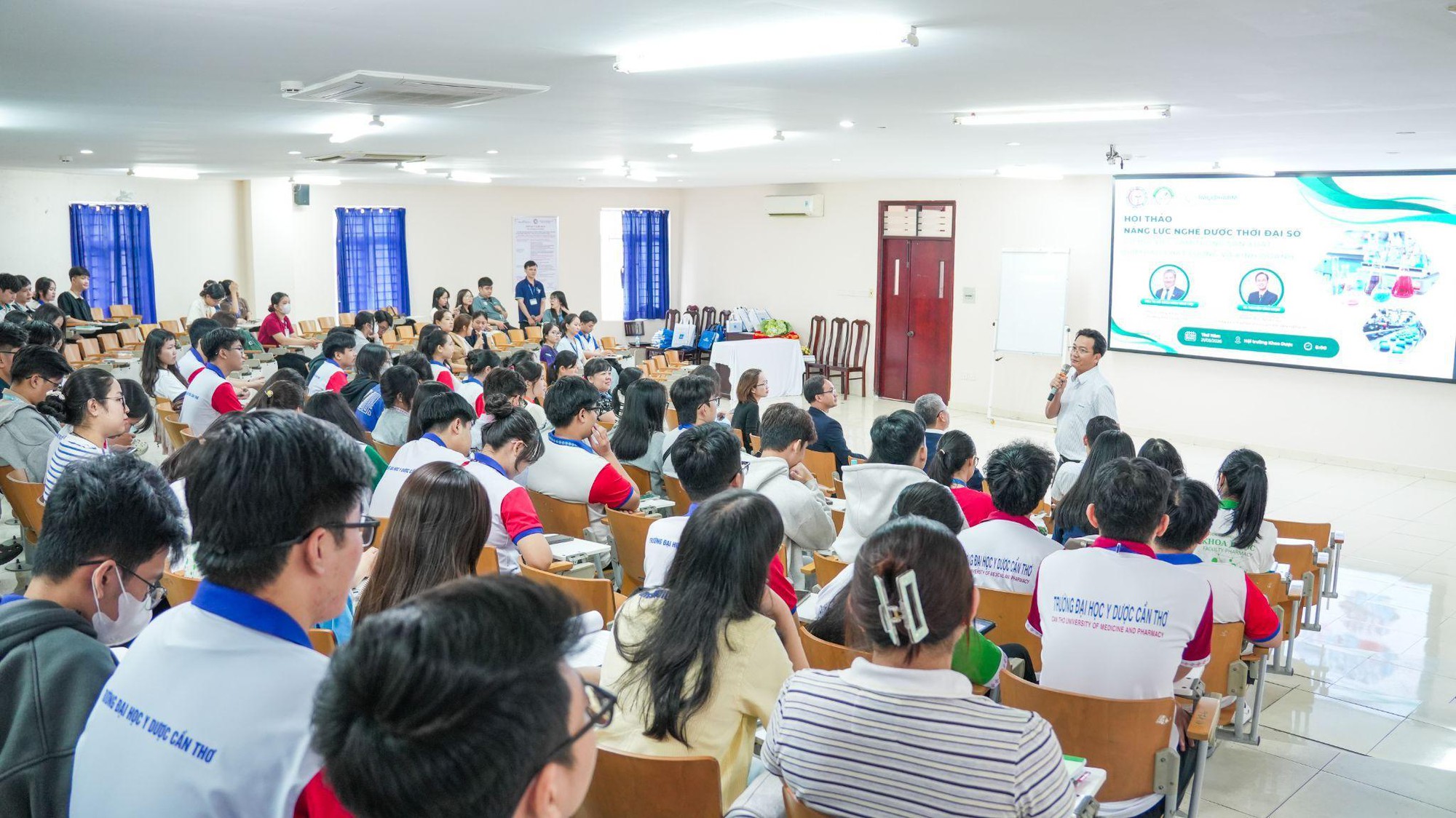 photo-1779974253857-17799742542741323910095 Ngành Dược đang tìm kiếm thế hệ nhân lực như thế nào?- Ảnh 3.