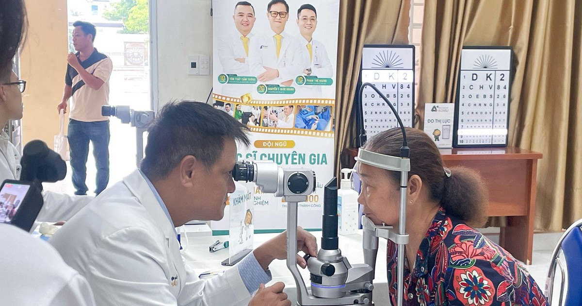 Bệnh viện Mắt Á Châu tầm soát bệnh lý mắt cho người dân Long Hải