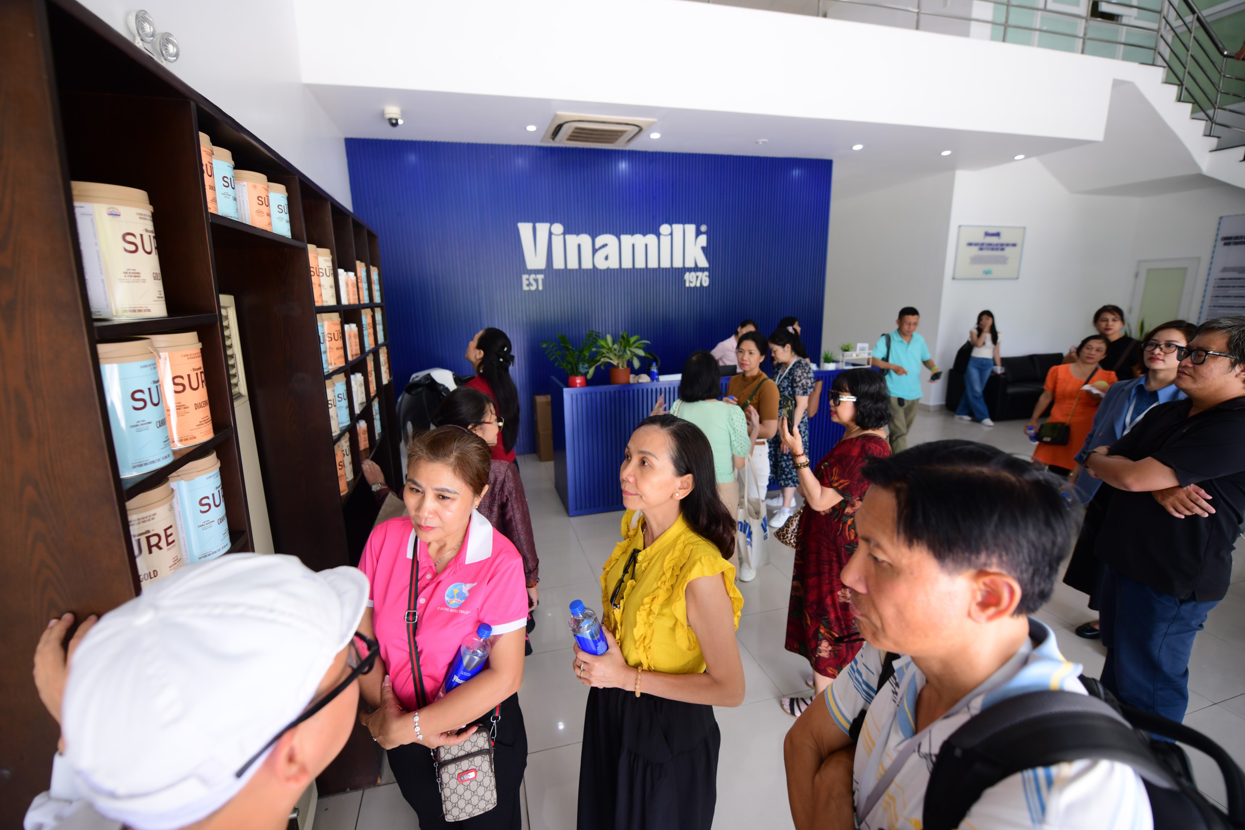 Vinamilk đón thế hệ 'đồng niên' tham quan nhà máy với lời hứa chăm sóc sức khỏe bằng dinh dưỡng chất lượng- Ảnh 2.