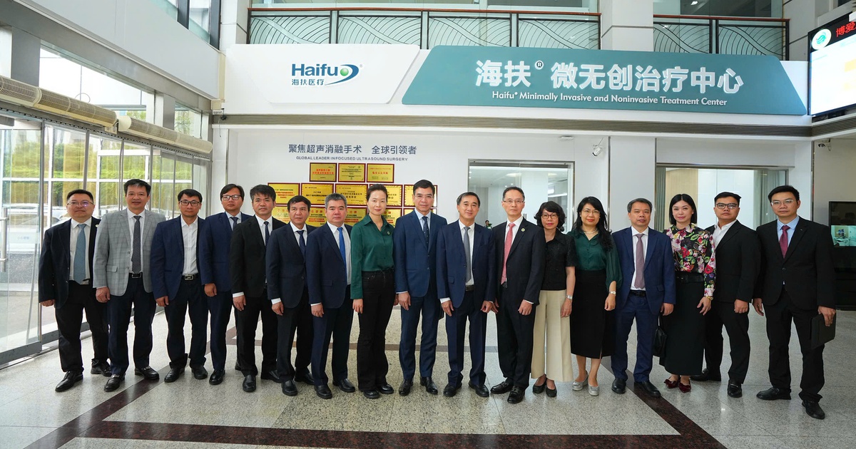 Đoàn công tác Bộ Y tế Việt Nam thăm và làm việc tại Bệnh viện Trung tâm TP Toại Ninh và cơ sở nghiên cứu công nghệ y học siêu âm của Trung Quốc