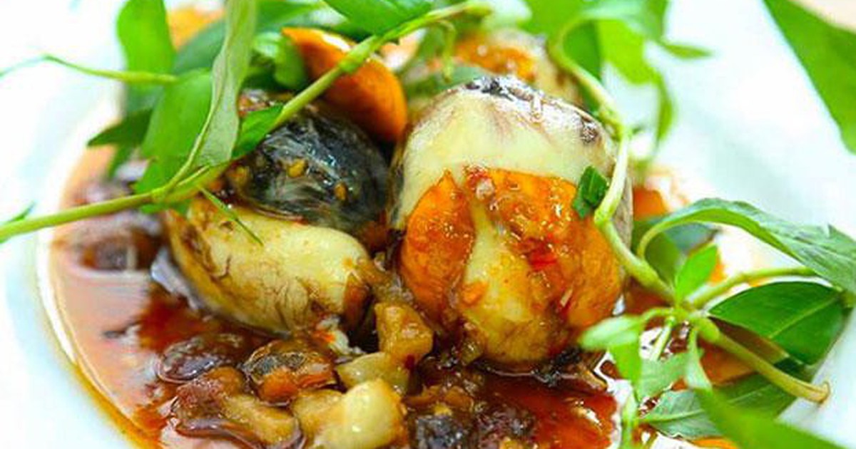 Những thực phẩm nên và không nên ăn cùng trứng vịt lộn