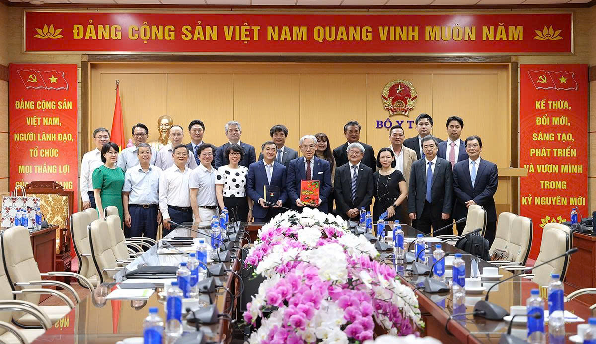 Thứ trưởng Bộ Y tế Trần Văn Thuấn tiếp, làm việc với FPT và Tập đoàn Y tế Tokushukai, Nhật Bản- Ảnh 5.