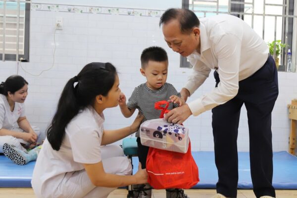 TPHCM: Nhiều đơn vị cam kết hỗ trợ thiết thực cho Trung tâm chăm sóc trẻ khuyết tật