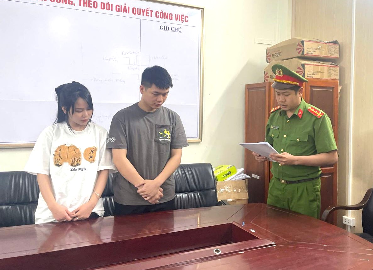 1890-1780365753679448603580 Hơn 5.000 bộ quần áo may gia công được 'hóa trang' thành các thương hiệu nổi tiếng bán trên TikTok- Ảnh 2.