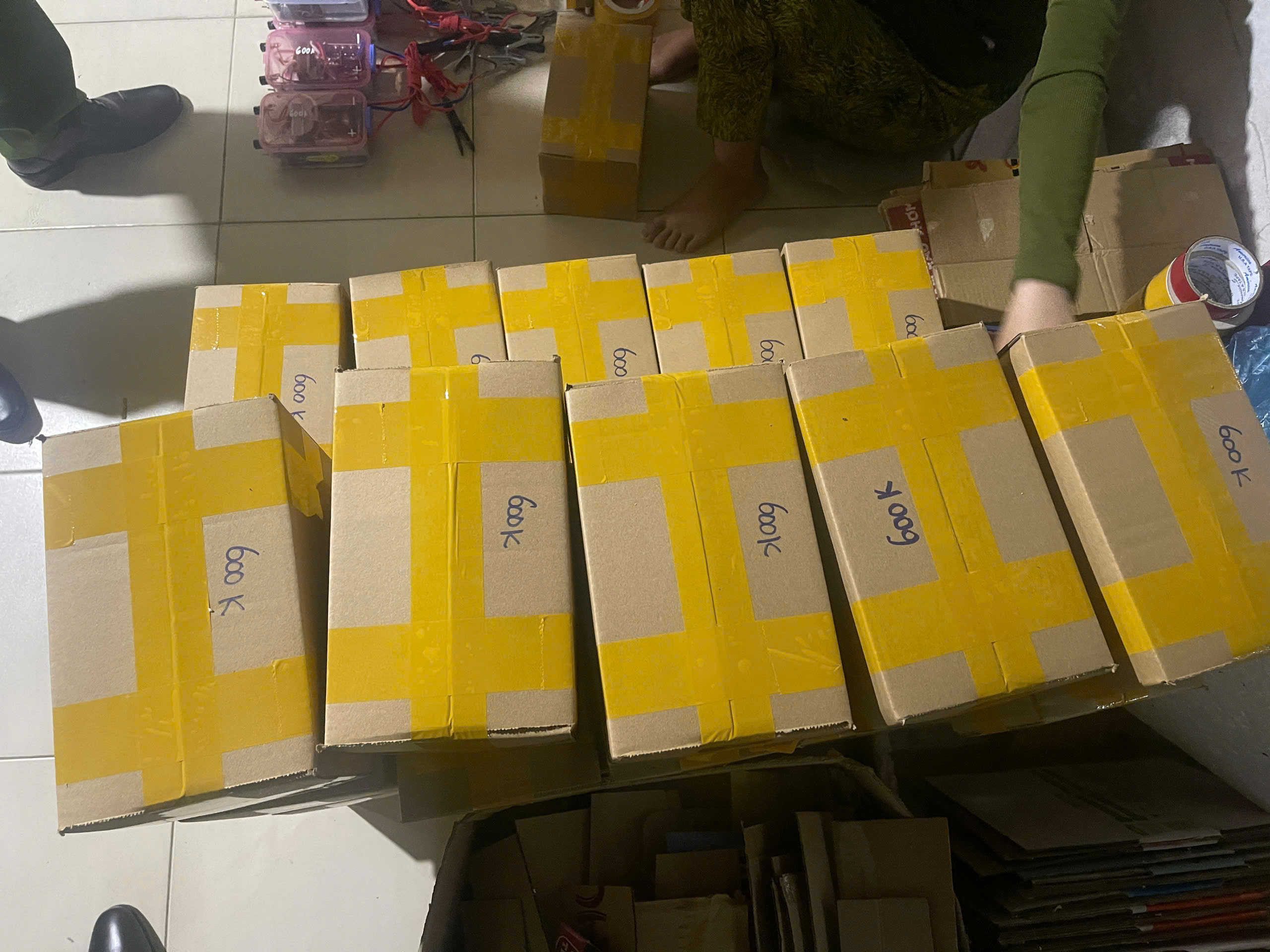 2-17806344539101292153456 Phát hiện cơ sở livestream bán công cụ kích điện đánh bắt thủy sản, thu giữ hơn 210 bộ kích điện- Ảnh 2.