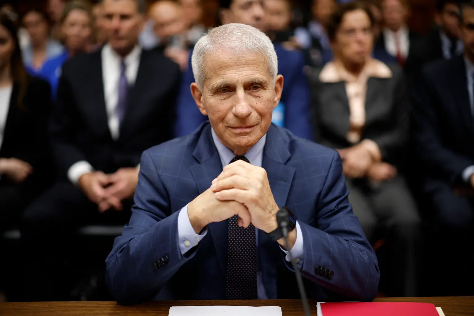 Giám đốc tình báo hé lộ tin 'động trời' về chuyên gia phòng Covid-19 số một nước Mỹ - Ảnh 1.