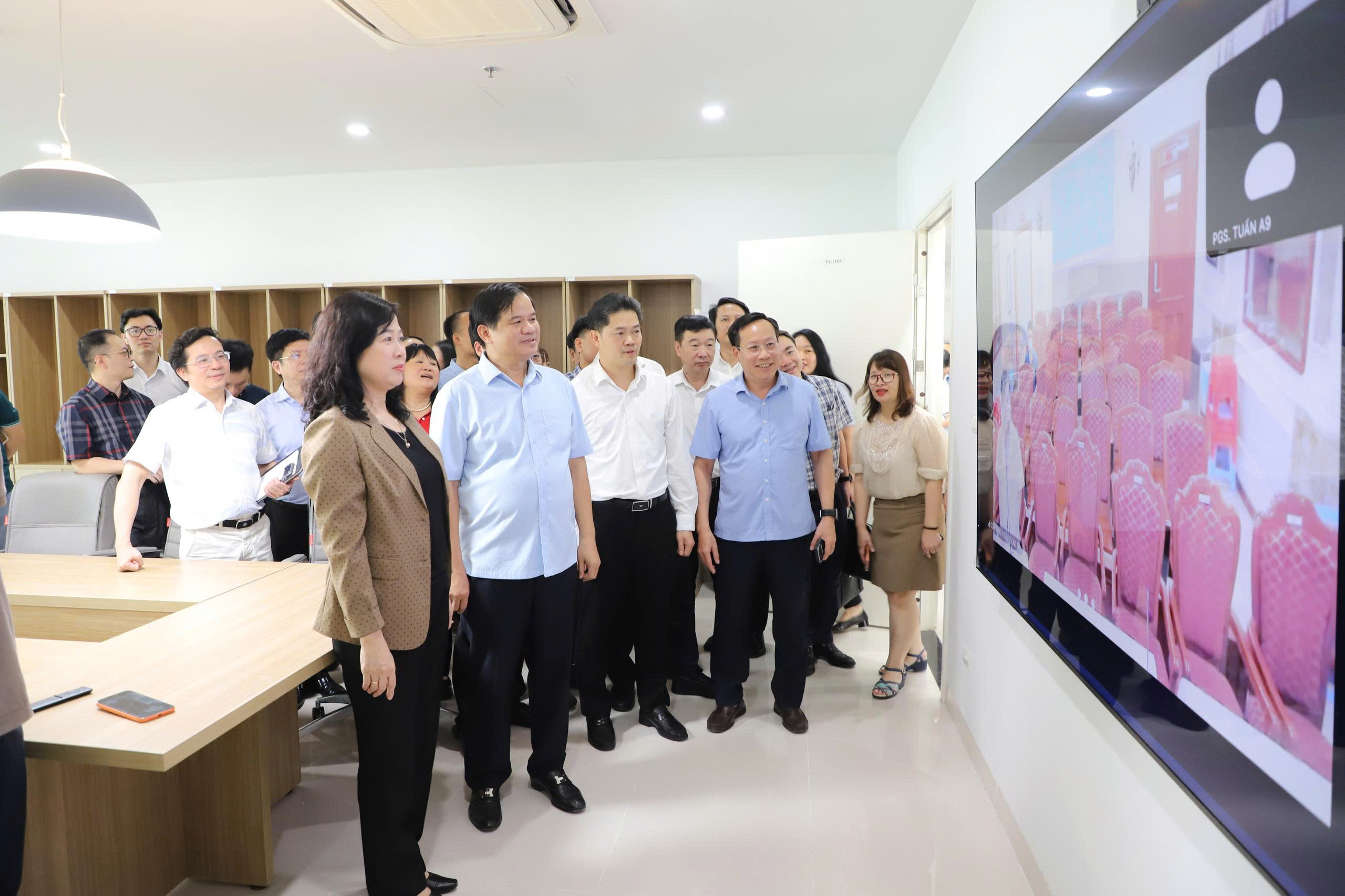 Bộ trưởng Đào Hồng Lan: Quyết tâm đưa Cơ sở 2 Bệnh viện Bạch Mai vào hoạt động trong cuối tháng 6- Ảnh 2.