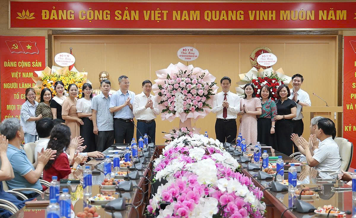 a-ha-176-1781617626467407109978 Lãnh đạo Bộ Y tế gặp mặt, chúc mừng các cơ quan báo chí, truyền thông của ngành nhân Kỷ niệm 101 năm Ngày Báo chí cách mạng Việt Nam
- Ảnh 5.