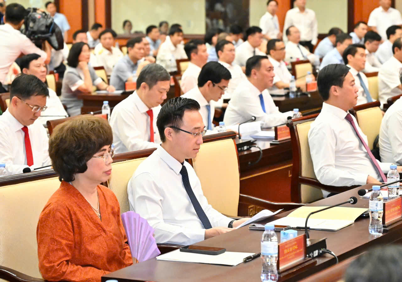 Anh hùng Lao động Thái Hương: Tăng trưởng hai con số phải được xây dựng trên nền tảng sức khỏe của nhân dân- Ảnh 2.