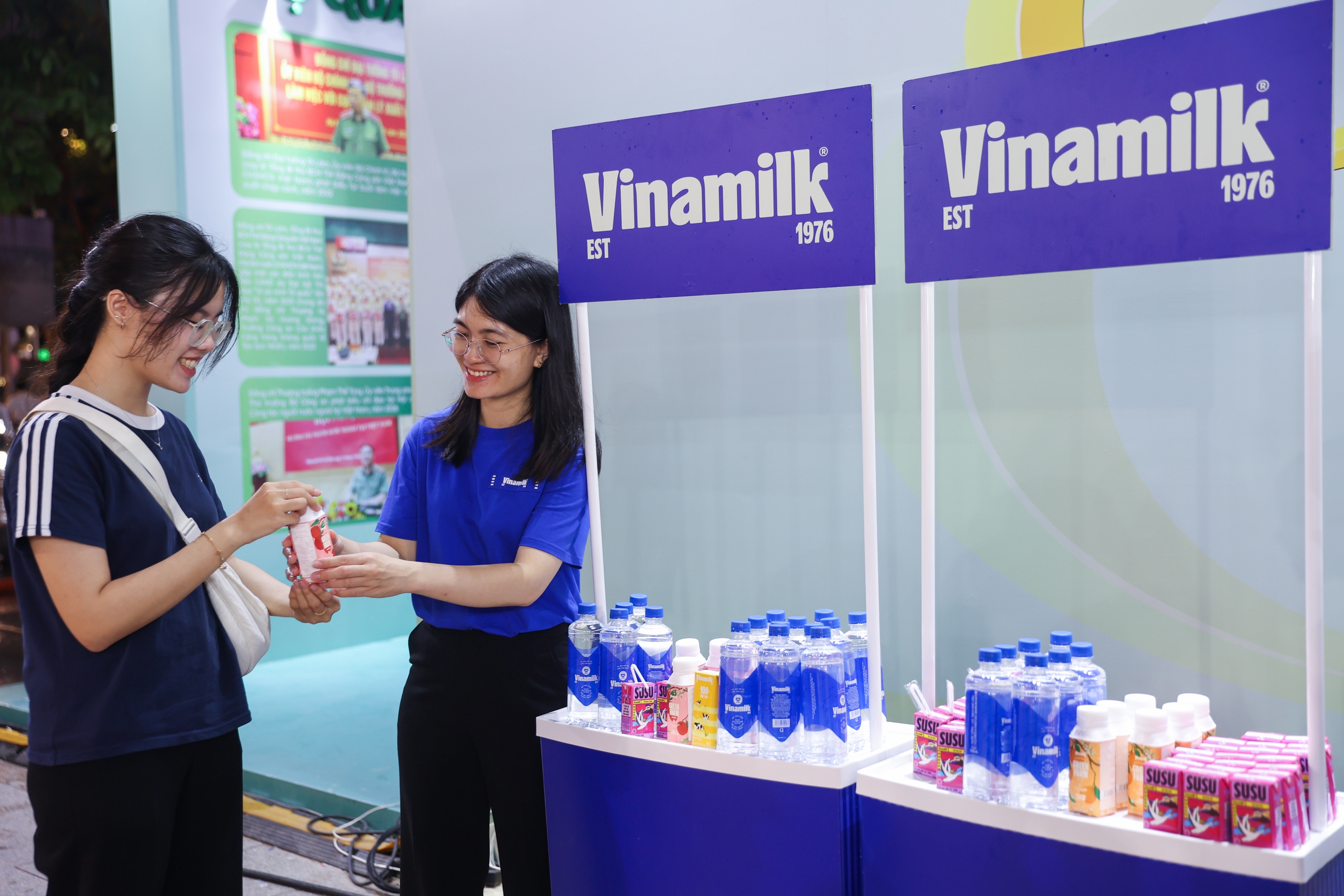 anh-11-17814932796561748722415 Vinamilk mang đến những trạm tiếp năng lượng giữa Gala 'Tổ quốc bình yên'- Ảnh 11.