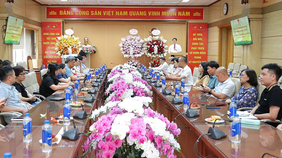 anh-ha-166-178161762645250504532 Lãnh đạo Bộ Y tế gặp mặt, chúc mừng các cơ quan báo chí, truyền thông của ngành nhân Kỷ niệm 101 năm Ngày Báo chí cách mạng Việt Nam
- Ảnh 2.