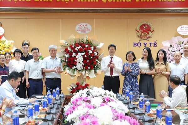 Lãnh đạo Bộ Y tế gặp mặt, chúc mừng các cơ quan báo chí, truyền thông của ngành nhân Kỷ niệm 101 năm Ngày Báo chí cách mạng Việt Nam