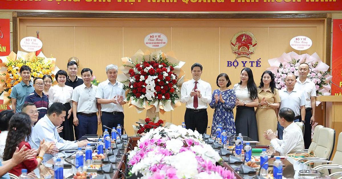 Lãnh đạo Bộ Y tế gặp mặt, chúc mừng các cơ quan báo chí, truyền thông của ngành nhân Kỷ niệm 101 năm Ngày Báo chí cách mạng Việt Nam