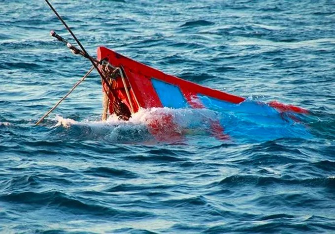ca-00000000000000000-1781492964654672372643 Chìm tàu cá trong đêm trên biển, 3 ngư dân được bộ đội cứu sống- Ảnh 1.