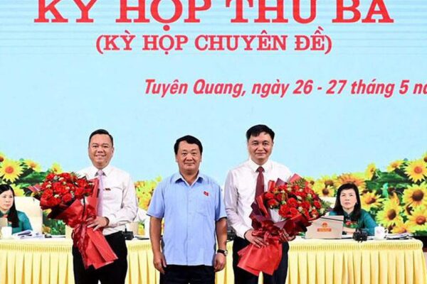 Thủ tướng phê chuẩn kết quả bầu 2 Phó Chủ tịch tỉnh Tuyên Quang