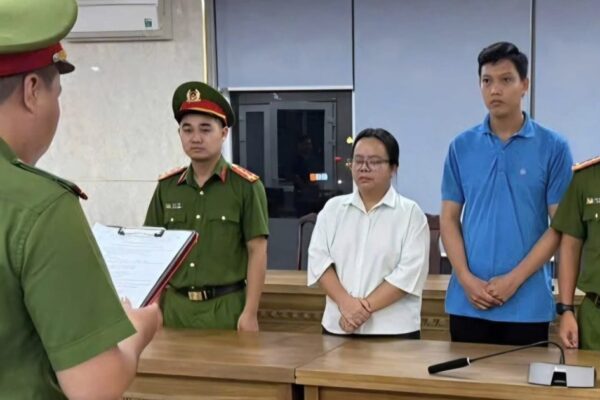 Khởi tố 3 đối tượng kinh doanh sách điện tử trái phép