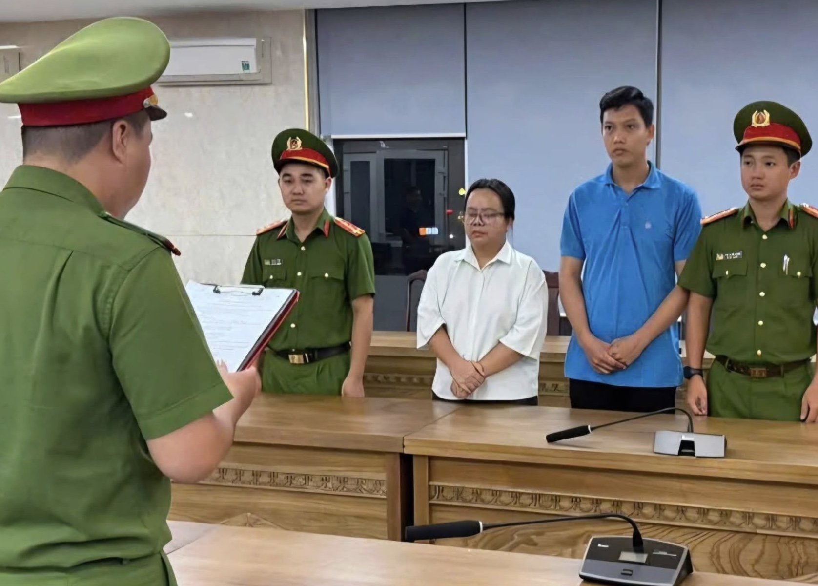 Khởi tố 3 đối tượng kinh doanh sách điện tử trái phép- Ảnh 1.