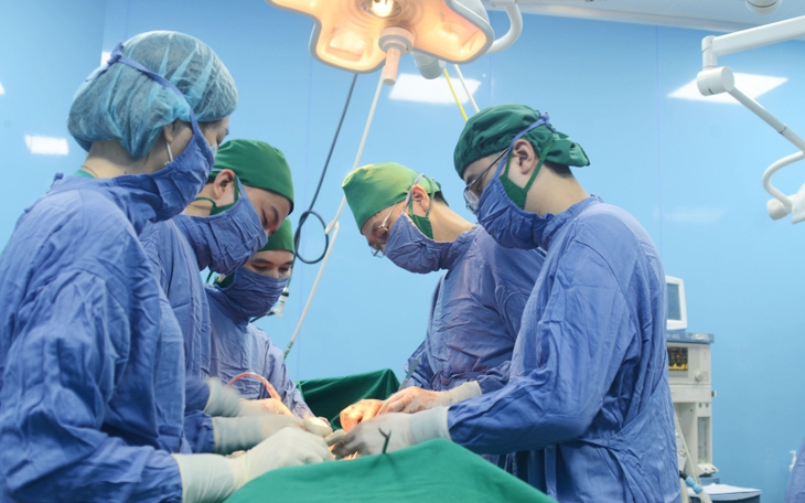Nhịn ăn, uống nước kiềm để chữa ung thư, người bệnh nhập viện nguy kịch- Ảnh 2.