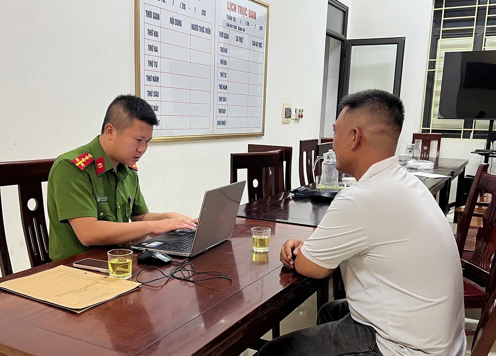 images21007395f3416ef1a054eb8b22426740cf26037-1781065363615574309156 Bé trai 10 tuổi chi chít vết bầm trên người, người cha khai 'đánh để dạy dỗ'- Ảnh 1.