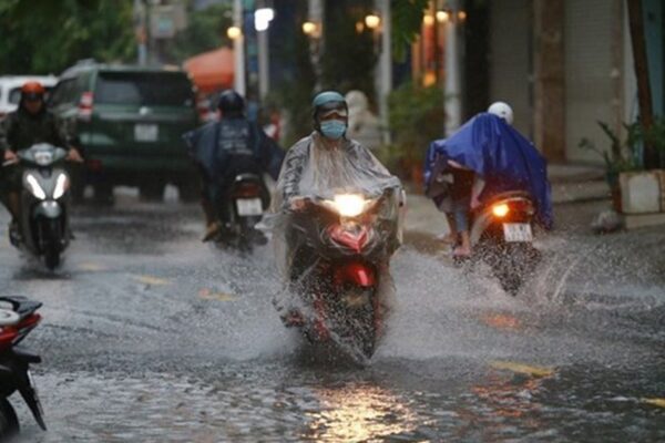 Miền Bắc mưa dông rải rác trước khi nắng nóng diện rộng bao phủ từ ngày mai