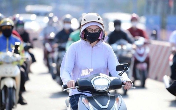 Tránh nắng nóng gay gắt, nông dân Nghệ An đội đèn đi cấy ban đêm- Ảnh 12.