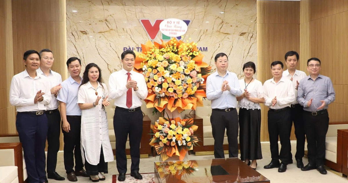 Thứ trưởng Thường trực Bộ Y tế Vũ Mạnh Hà chúc mừng các cơ quan báo chí nhân 101 năm Ngày Báo chí Cách mạng Việt Nam