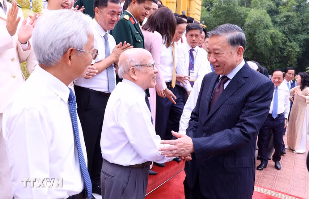 Tổng Bí thư, Chủ tịch nước Tô Lâm: Báo chí phải bám sát thực tiễn, tôn trọng sự thật, lấy lợi ích của nhân dân làm điểm xuất phát- Ảnh 2. Tổng Bí thư, Chủ tịch nước Tô Lâm: Báo chí phải bám sát thực tiễn, tôn trọng sự thật, lấy lợi ích của nhân dân làm điểm xuất phát- Ảnh 2.