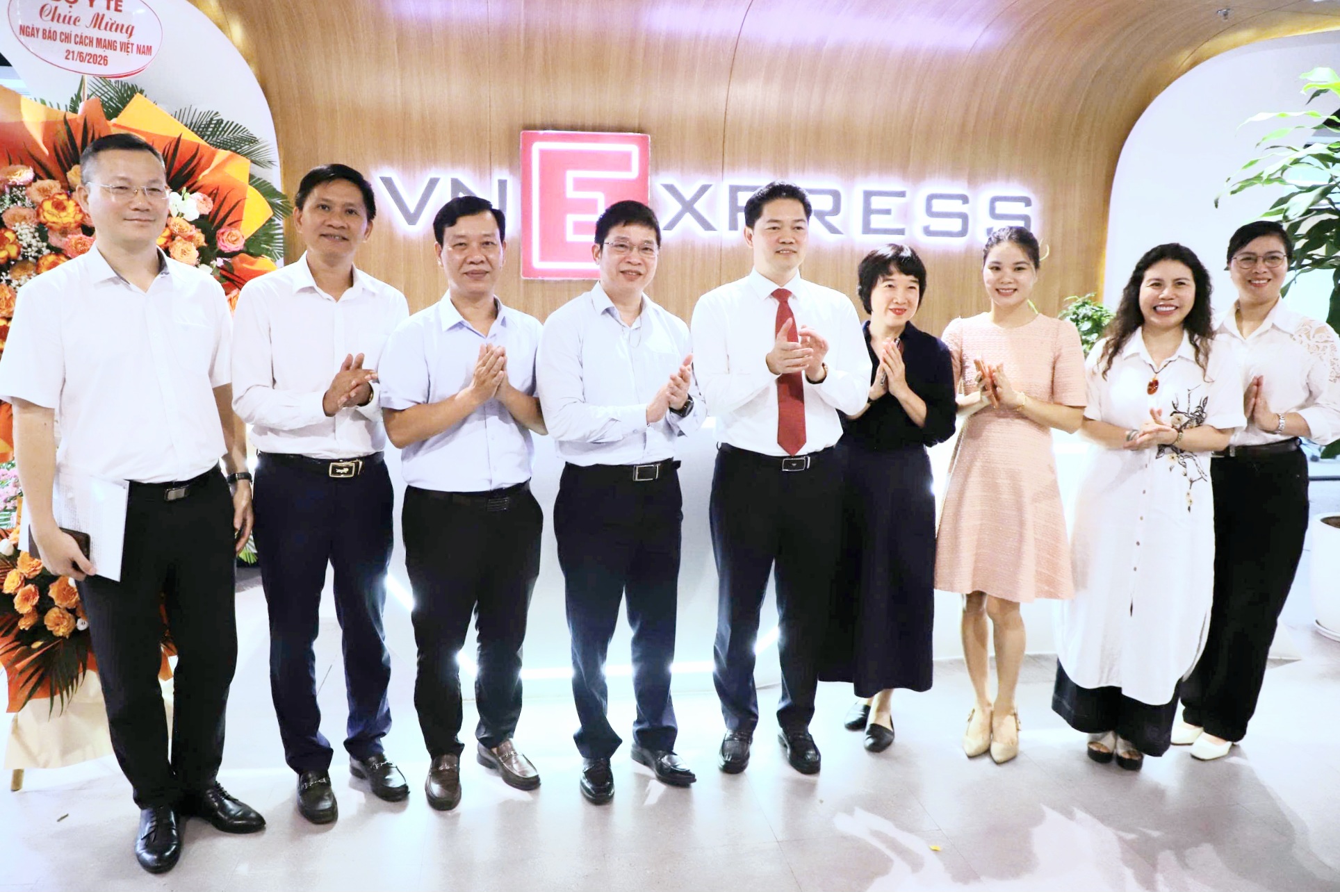 vne-17816880250661371810984 Thứ trưởng Thường trực Bộ Y tế Vũ Mạnh Hà chúc mừng các cơ quan báo chí nhân 101 năm Ngày Báo chí Cách mạng Việt Nam- Ảnh 5.