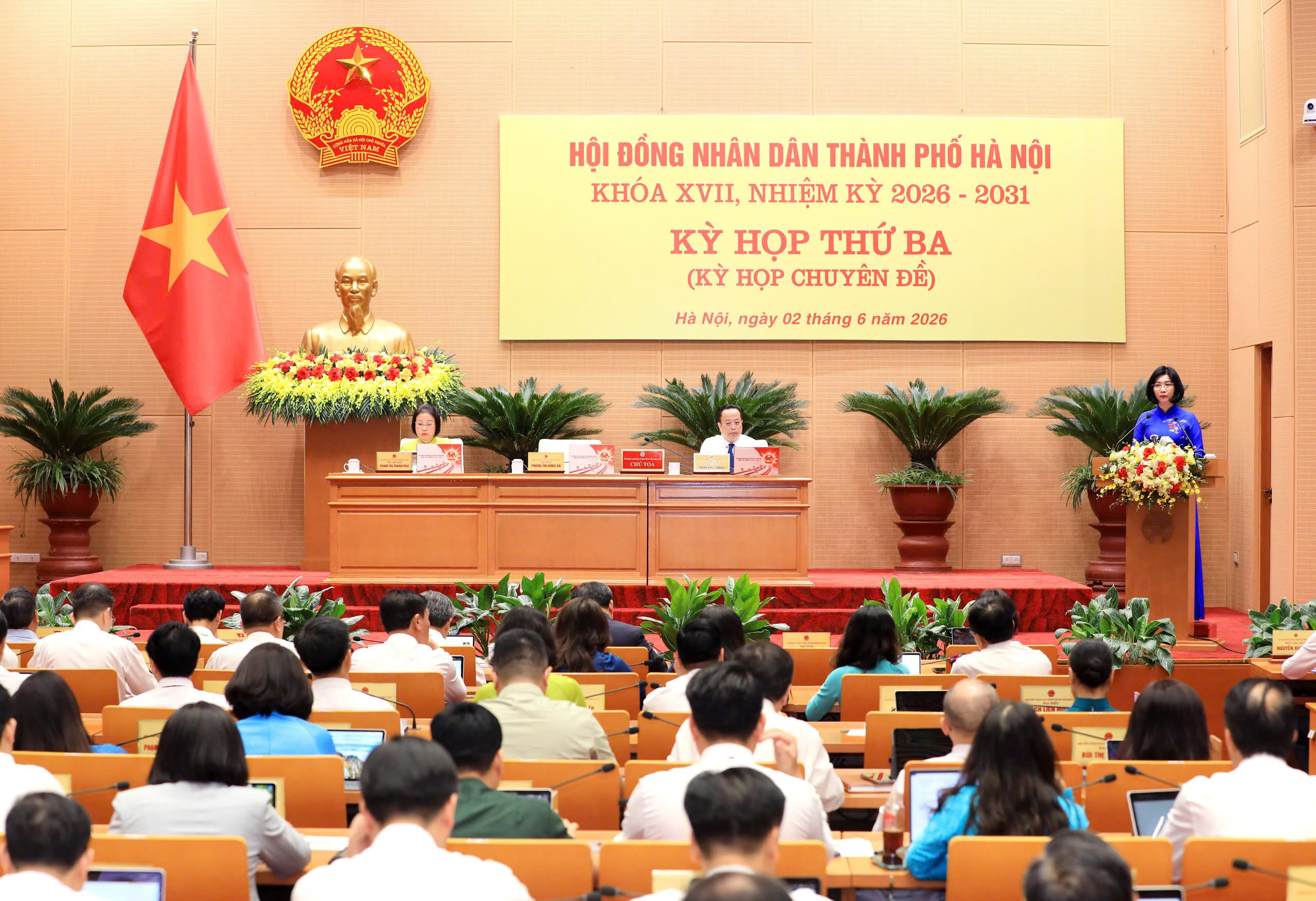 z7891454905787571f24f23abd7977d0902d027ffcf032-17803695954002121298846 HĐND TP Hà Nội xem xét Đề án vùng phát thải thấp, chính sách hỗ trợ chuyển đổi xe xăng- Ảnh 1.