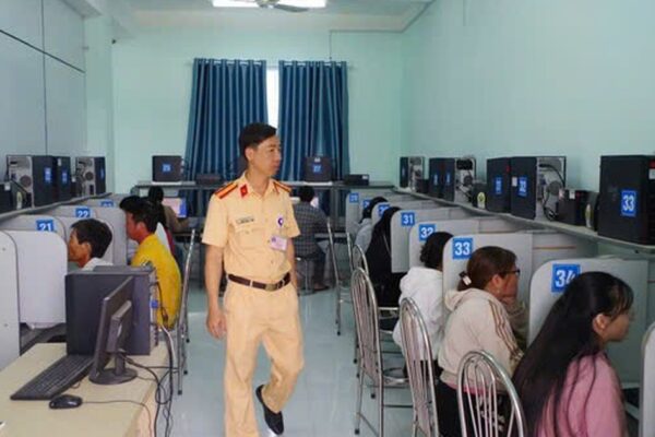 Đề xuất tăng mạnh câu hỏi thi lý thuyết cấp giấy phép lái xe, chống học mẹo